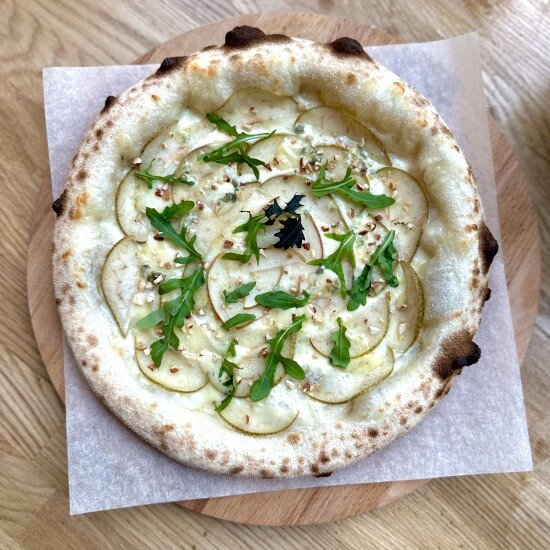 Пицца «Груша- Горгонзола»