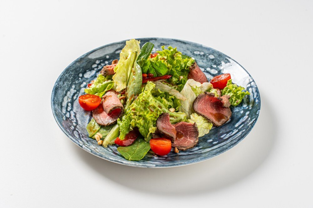 Салат с ростбифом