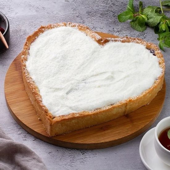 Пирог с клубникой и сметаной