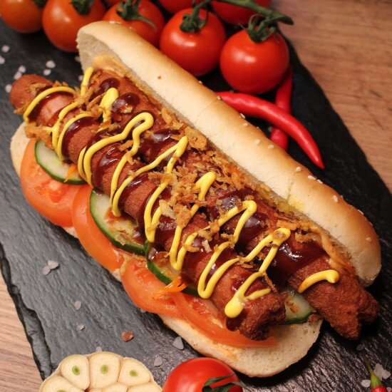 Хот-дог с двумя сосисками