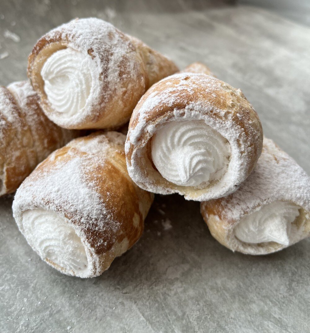 Трубочка с белковым кремом