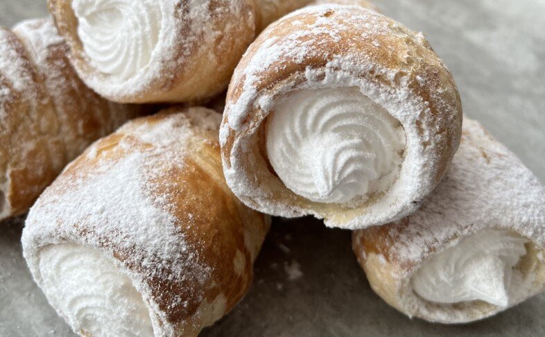 Трубочка с белковым кремом