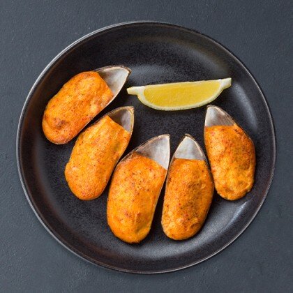 Миди, запечённые под спайси соусом