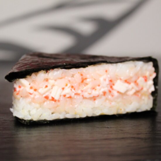 Онигири с крабовым мясом