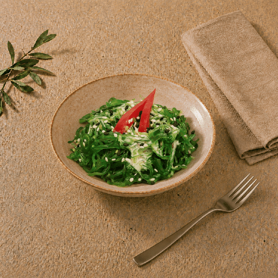 Салат Чукка сарада с кунжутным соусом