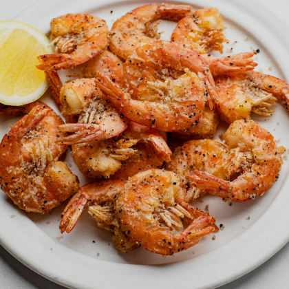 Жареные креветки с  солью и перцем