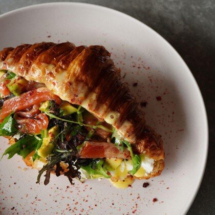 Круассан с семгой