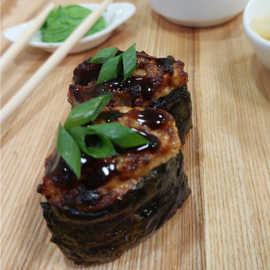 Суши Гункан с угрем