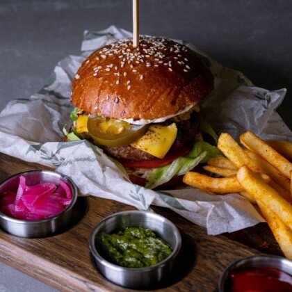 Бургер с говяжьей котлетой