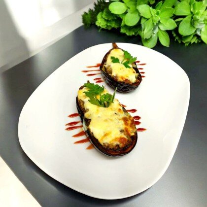 Запеченные баклажаны с говядиной и сыром