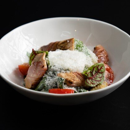 Цезарь с куриными рулетиками