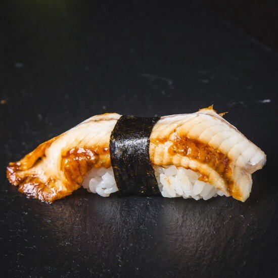 Суши с угрем