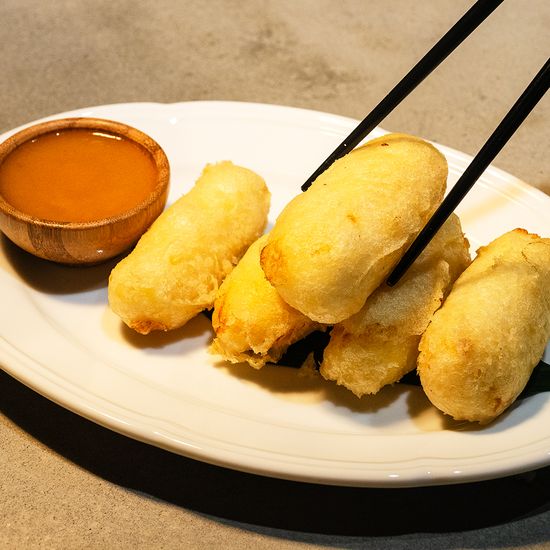 Жареное молоко с соусом манго