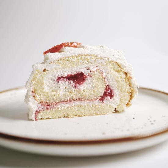 Рулет бисквитный Ягодный