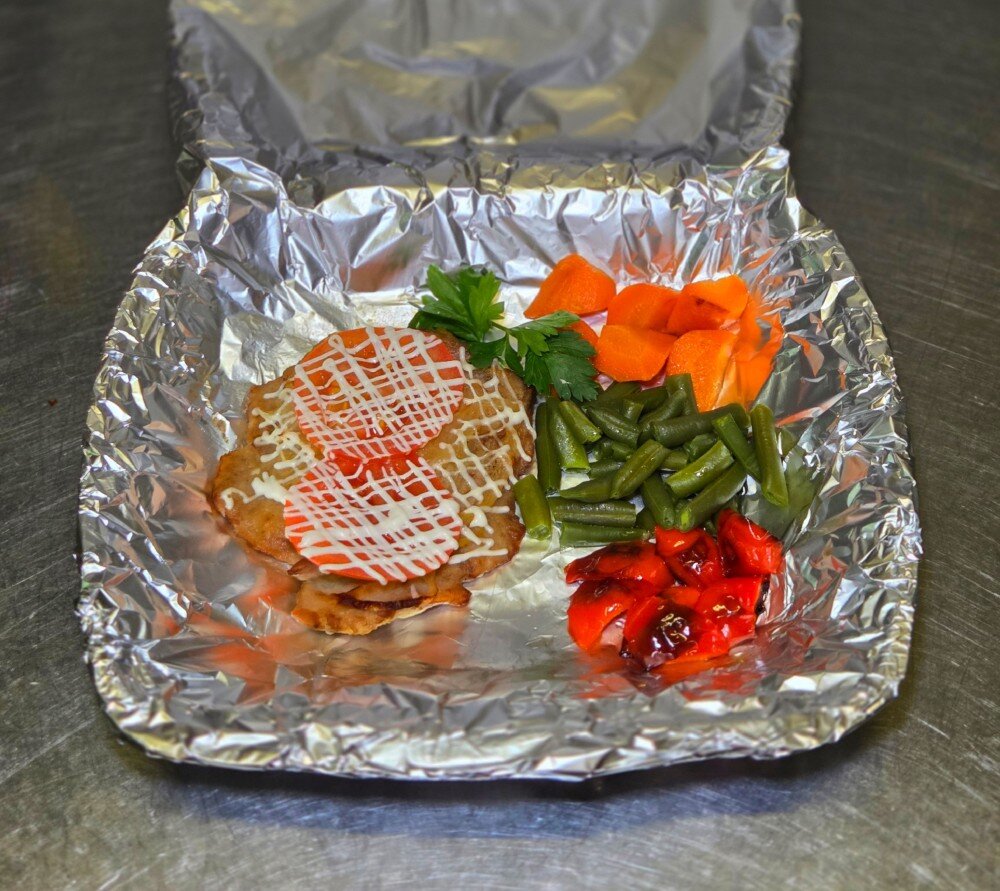 Свинина по-гречески с овощами