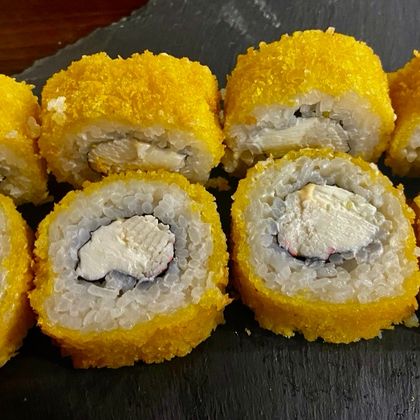 Жареный ролл с крабом