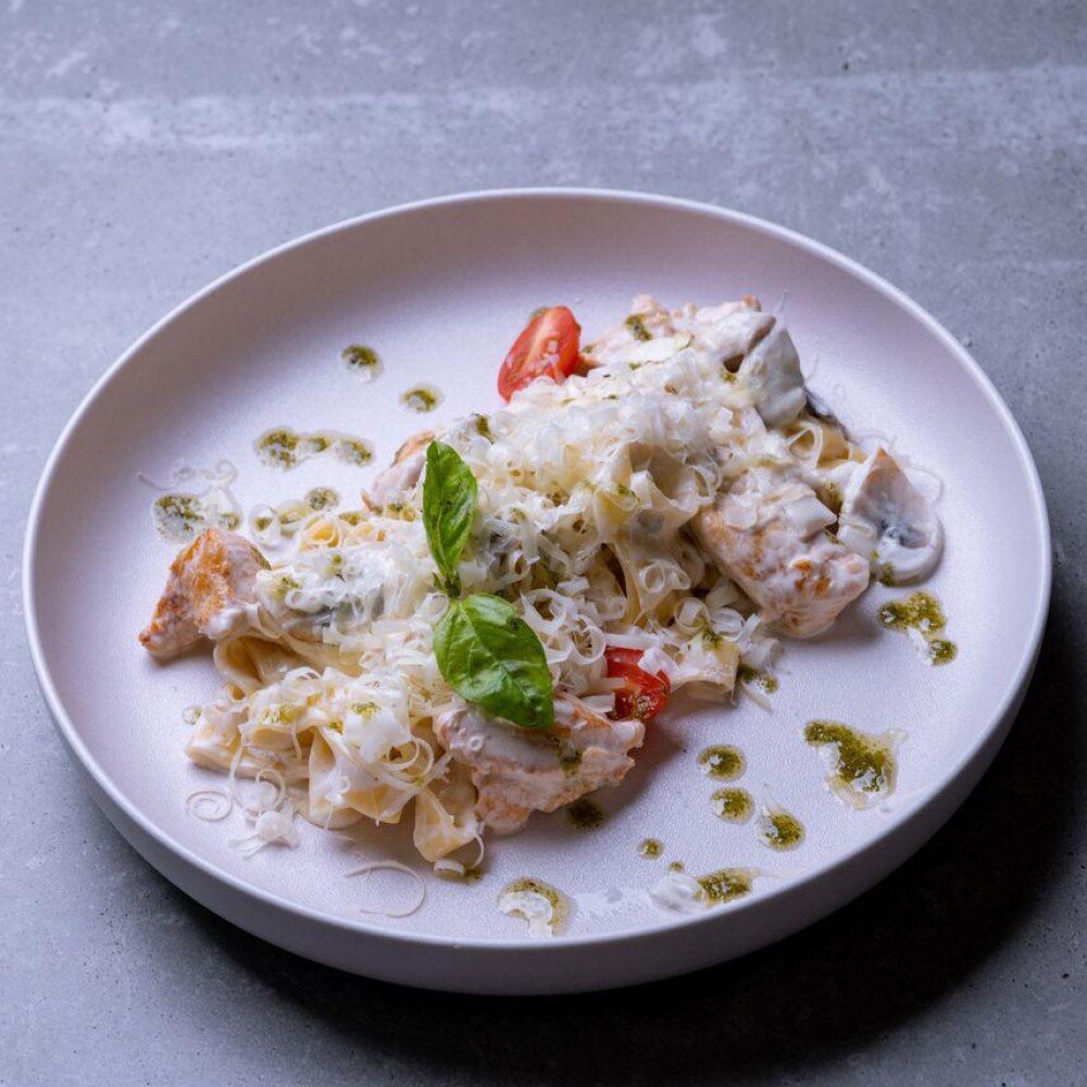 Фетучини с курицей и грибами