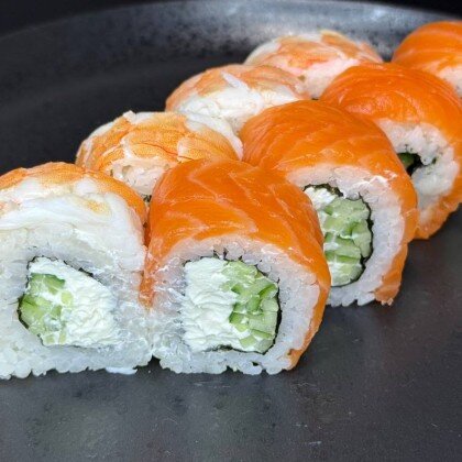 Филадельфия с лососем и тигровой креветкой