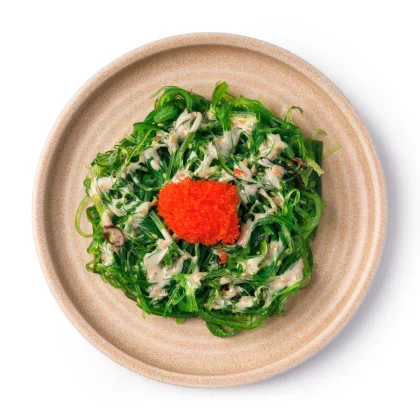 Чука с соусом салат