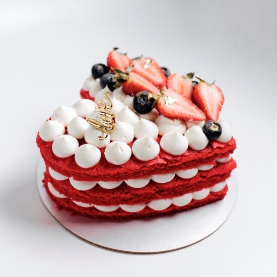 Торт Красный бархат с клубникой