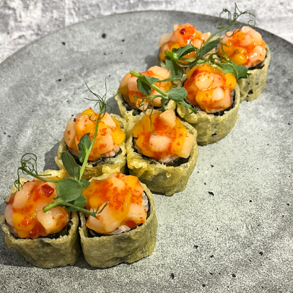 Темпура ролл с тар-таром из гребешка