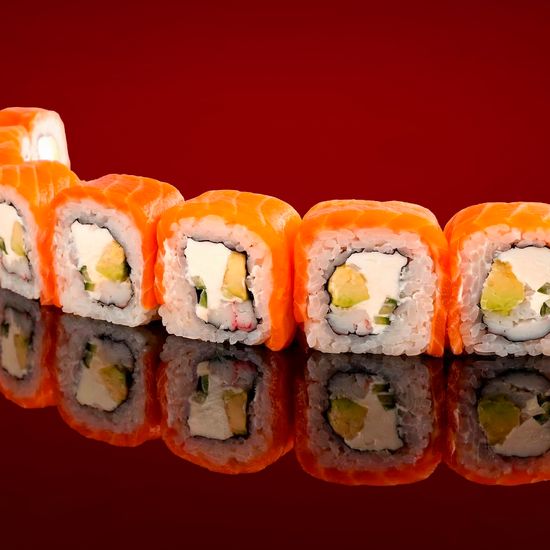 Филадельфия с Камчатским Крабом и Авокадо