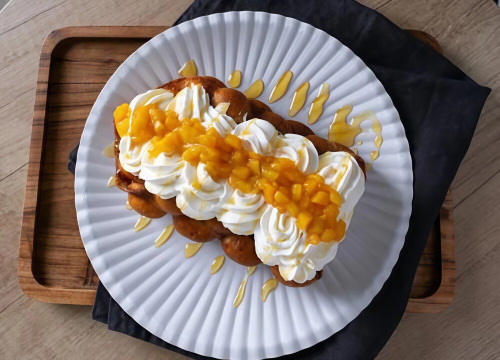 Вафля с манго и французским кремом