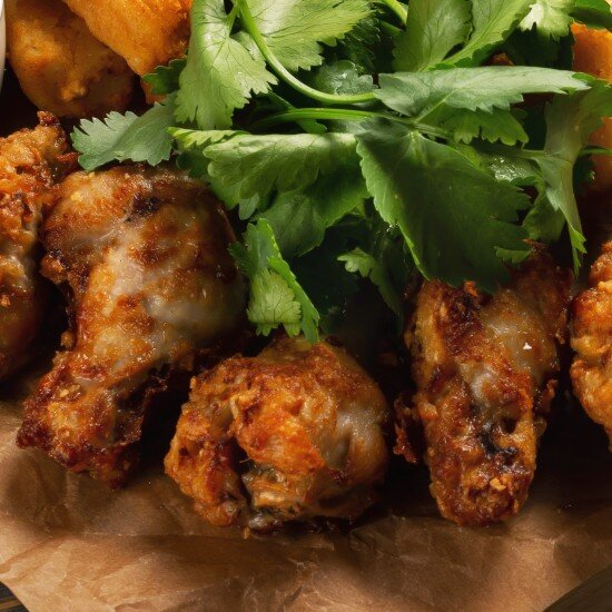 Крылышки с соусом сальса