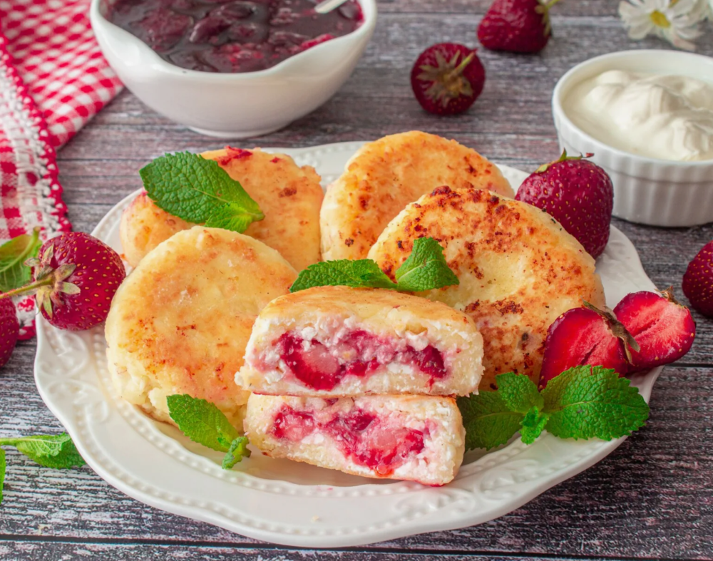 Сырники с клубникой