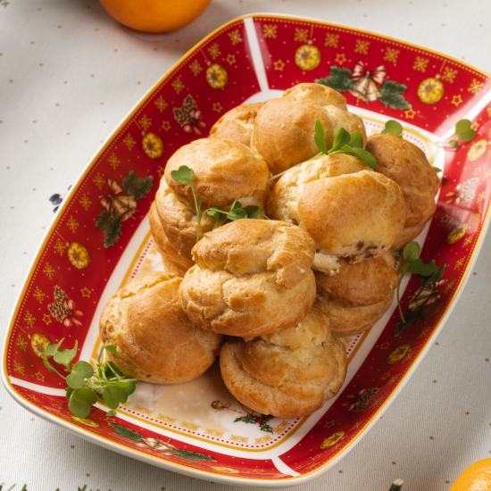 Профитроли с  муссом из копченой утки