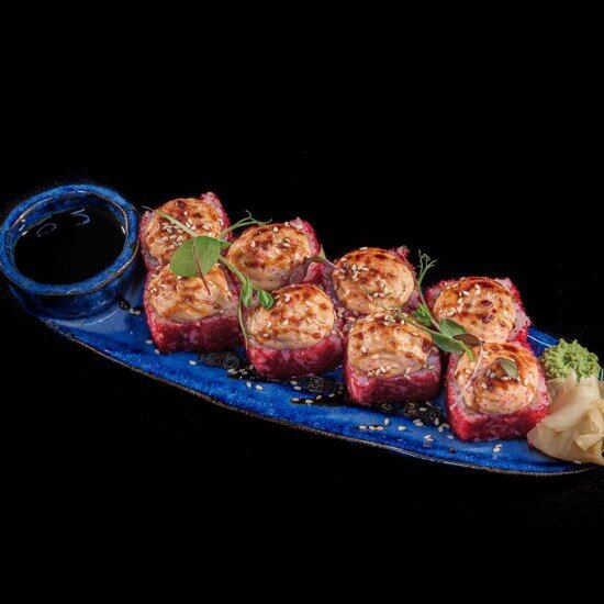 Запеченная калифорния с угрём