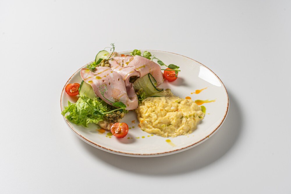 Скрэмбл с мортаделлой