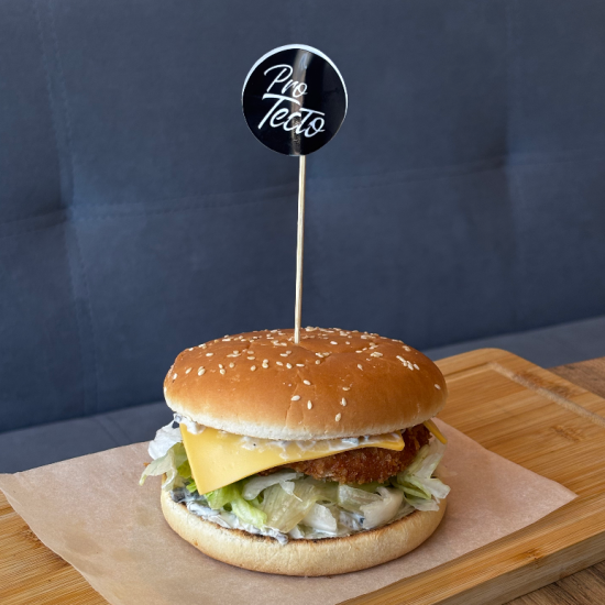 С куриной котлетой и соусом Строганов