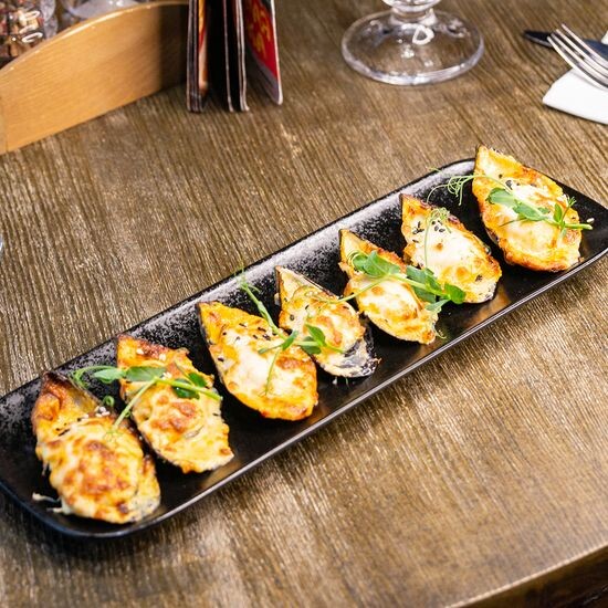 Мидии киви запеченые под соусом «Спайси чиз»