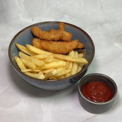 Куринные наггетсы с фри