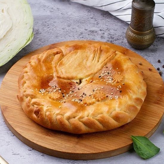 Пирог с курицей, капустой и луком