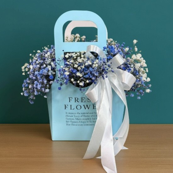 Сумочка с голубой гипсофилой