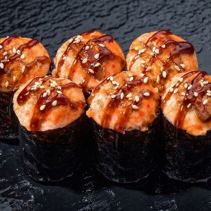 Запеченный мини ролл с лососем под соусом