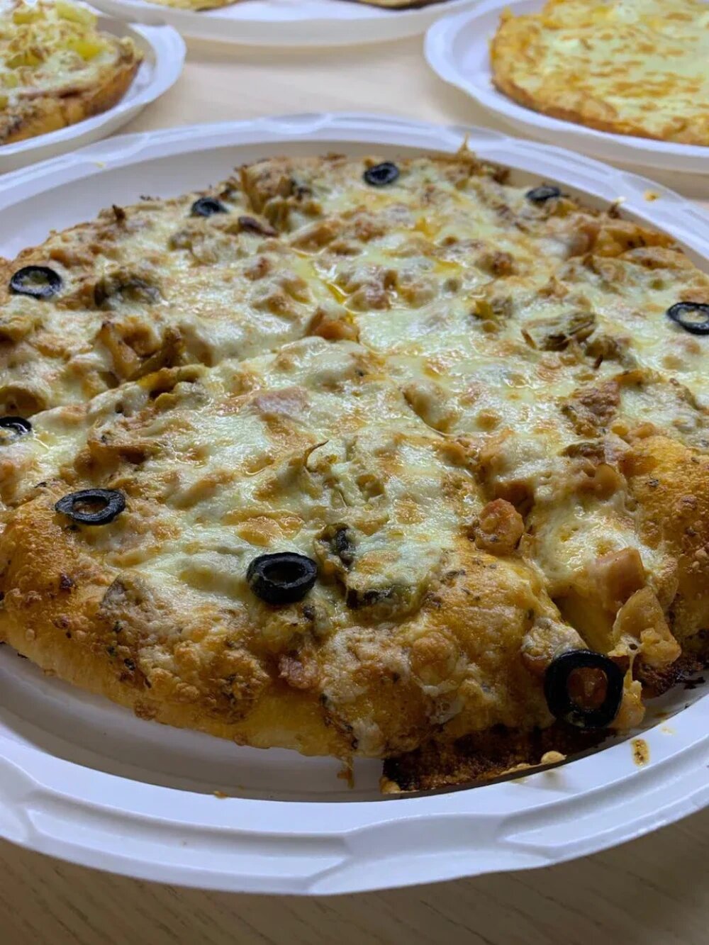 Пицца с копченой курицей