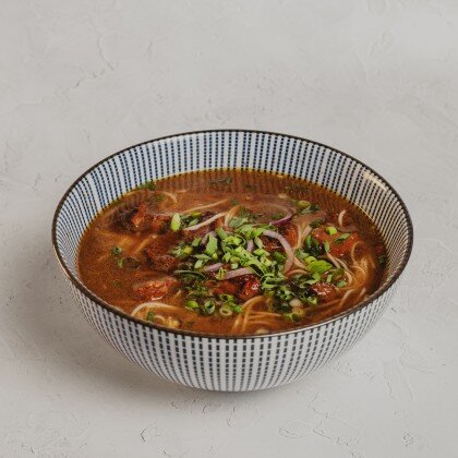 Бун шот ванг (лапша бун с тушенной говядиной)