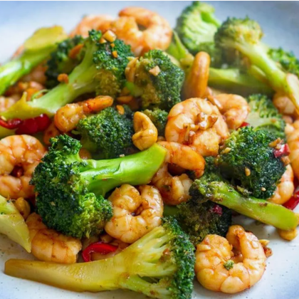 Жареные брокколи с креветками