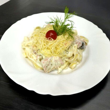 Фетучини с лососем в сливочном соусе