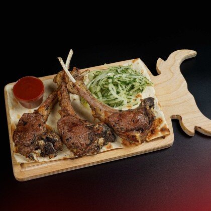 Каре ягнёнка на углях