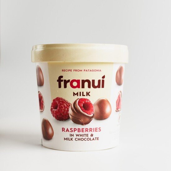 Малина в молочном шоколаде