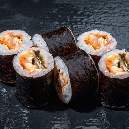 Маки с угрем