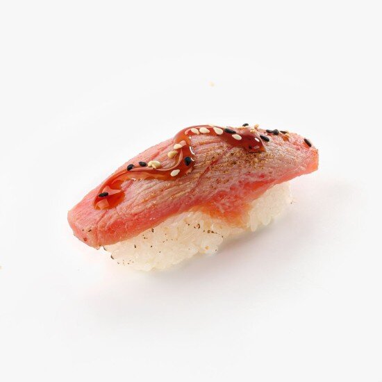 Суши опалённый тунец