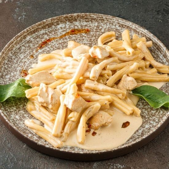Паста Казаречче  с сырным соусом и куриным филе