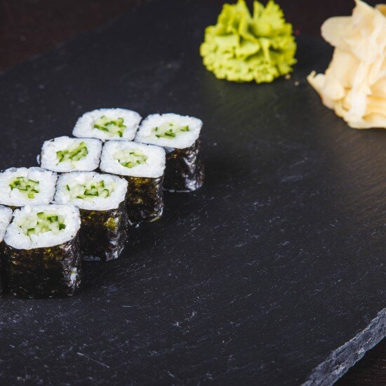 Ролл с огурцом