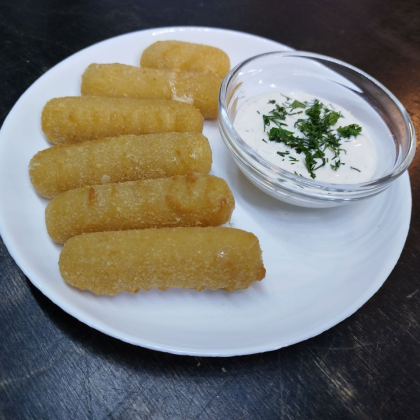 Сырные палочки с чесночным соусом