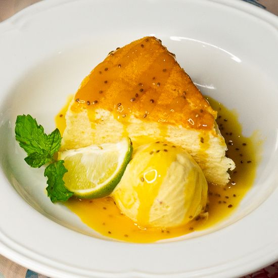 Хлопковый чизкейк с мороженым манго-чили